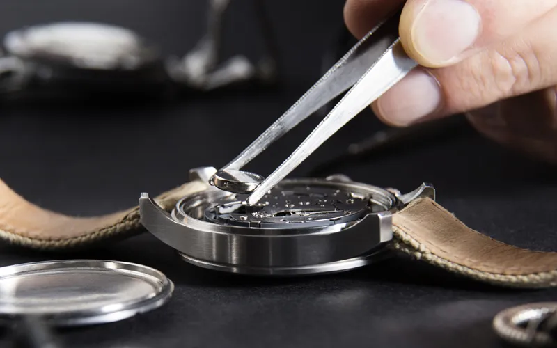 Watch batteries Install